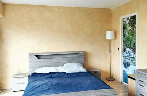 Maurepas House | Homerez - Spacious House in Maurepas with Garden and Terrace
