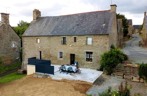 Sougeal House | Homerez - Spacious house for 7 ppl. with terrace at Sougéal