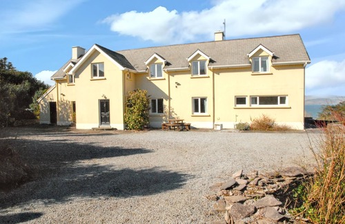 Kells House | Homerez - Spacious house with sea and mountain views