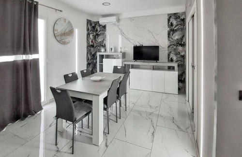 Noto House | Homerez - Spacious House in Noto with Jacuzzi