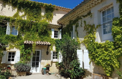 Seguret Villa | Homerez - Spacious villa in Séguret with private pool