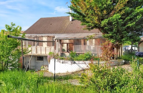 Briare Villa | Homerez - Spacious Villa in Briare with Private Pool and Activities