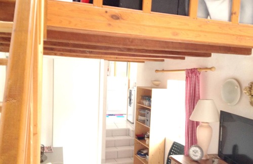 Saint-Jean-d'Angely Apartment | Homerez - Studio for 3 ppl. with swimming-pool and garden at Saint-Jean-d'Angély