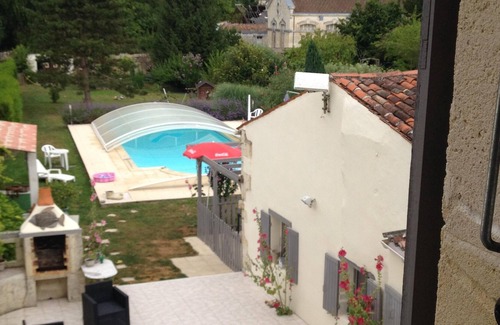 Saint-Jean-d'Angely Apartment | Homerez - Studio for 3 ppl. with swimming-pool and garden at Saint-Jean-d'Angély