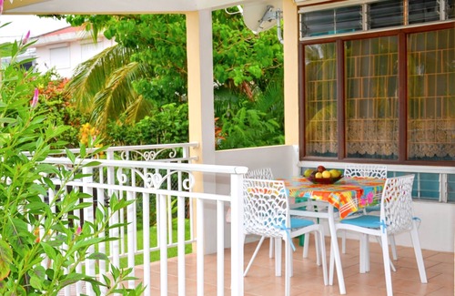 Sainte-Anne Apartment | Homerez - Studio Saint Anne/garden