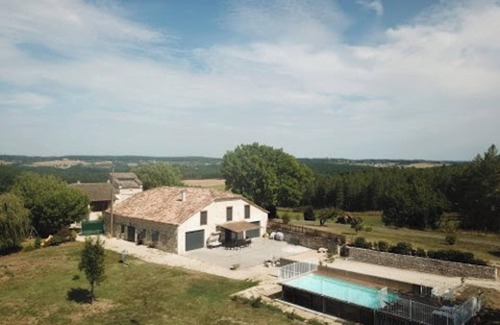 Montpezat-de-Quercy Villa | Homerez - Villa in Montpezat-de-Quercy