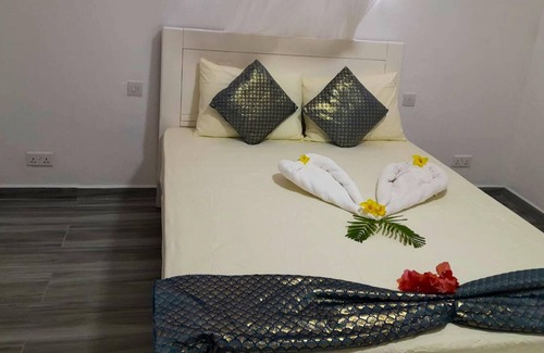 Camp Bestel Villa | Homerez - Villa 1 km away from the beach for 6 ppl. with shared pool and garden