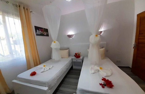 Camp Bestel Villa | Homerez - Villa 1 km away from the beach for 6 ppl. with shared pool and garden