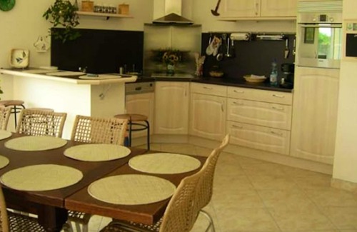 Saint-Nic Villa | Homerez - Villa for 12 ppl. with swimming-pool, jacuzzi and garden at Saint-Nic