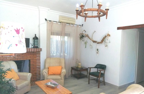 Guillena Villa | Homerez - Villa for 15 ppl. with swimming-pool, garden and terrace at Guillena
