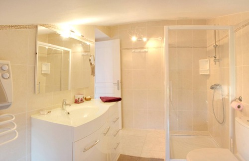 Ventenac-Cabardes Villa | Homerez - Villa for 6 ppl. with swimming-pool and jacuzzi at Ventenac-Cabardès