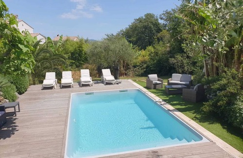 La Gaude Villa | Homerez - Villa La Gaude with Pool
