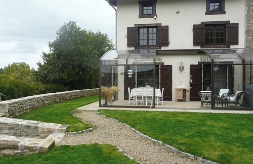 Sainte-Catherine House | Homerez - Welcoming House in Sainte-Catherine with Garden