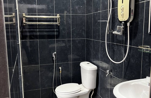 Kempas Hotel | Homestay 77