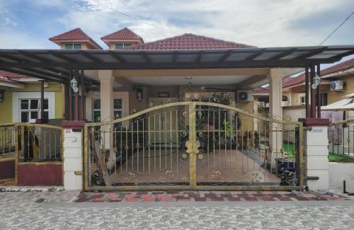 Rembia House | Homestay Adinda Siti Melaka with PLAYPOOL WATERPARK