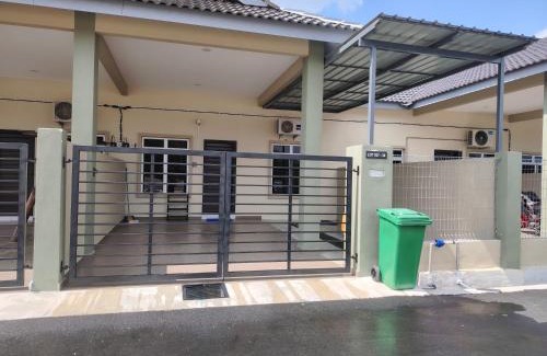 Sepang House | Homestay Arisya