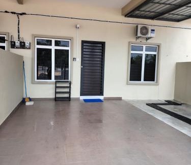 Sepang House | Homestay Arisya