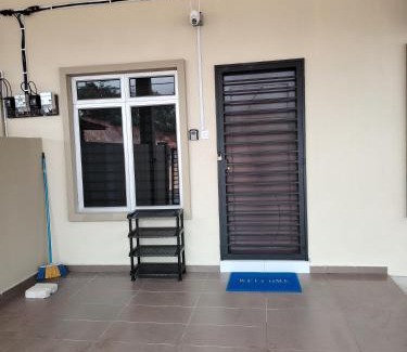 Sepang House | Homestay Arisya