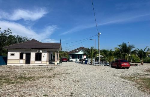 Sungai Baru Tengah Apartment | Homestay Armandz 3 bedrooms house