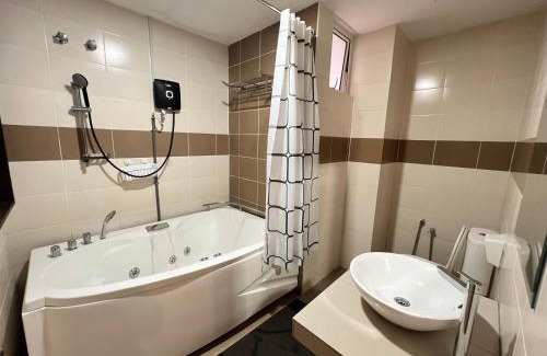 Malacca City Apartment | Homestay B-Lagoon Ayer Keroh Melaka by AlliEyka