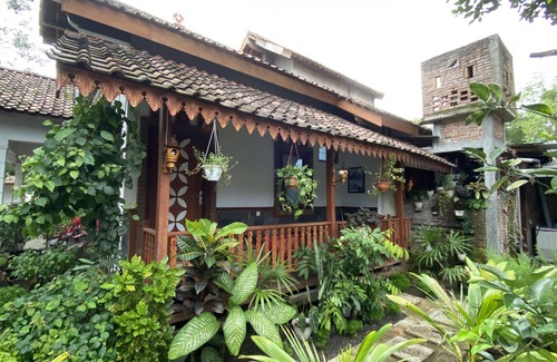 Borobudur House | Homestay Candi Pawon Fahrurohman Syariah