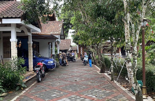 Borobudur House | Homestay Candi Pawon Fahrurohman Syariah