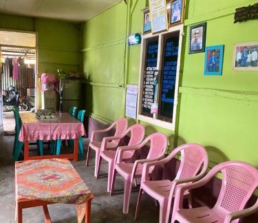 Moni House | Homestay Century Moni Waturaka