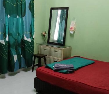 Kawasan Perindustrian Chendering House | Homestay Cik Esah
