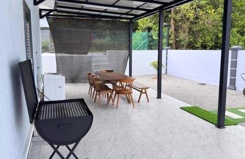 Gua House | Homestay D'Ammar Private Pool