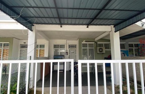Marang House | Homestay D’Bella