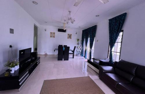 Kota Tinggi District House | Homestay D Zamrud Izhansif
