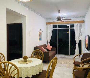 Taman Tanjung House | Homestay FA Seaview