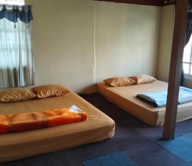 Dieng House | Homestay HUMAIRA DIENG villa full house 3 kamar,6 bed,dapur,ruang tamu,balkon,parkir,wifi