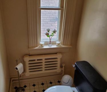 Tuxedo House | Homestay in cozy River Heights home