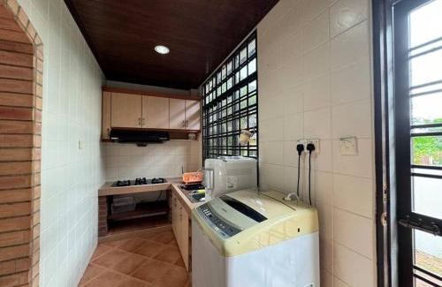 Kampung Alor Akar House | Homestay in Kuantan