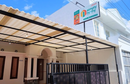 Mlati Villa | Homestay Jogja dekat Taman Pelangi by Simply Homy