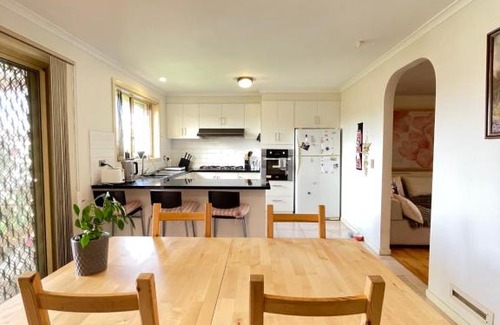 Thomastown House | Homestay Lemon room close to station, gym, airport