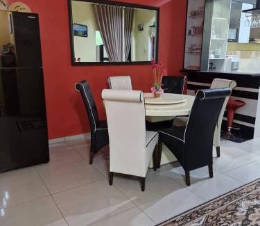 Ayer Molek House | HOMESTAY RIZQI - MUS LIM Only