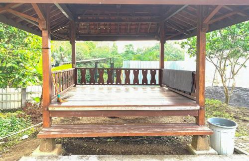 Mertoyudan Hotel | Homestay Syariah Banjar Makmur Taruna Nusantara RedPartner