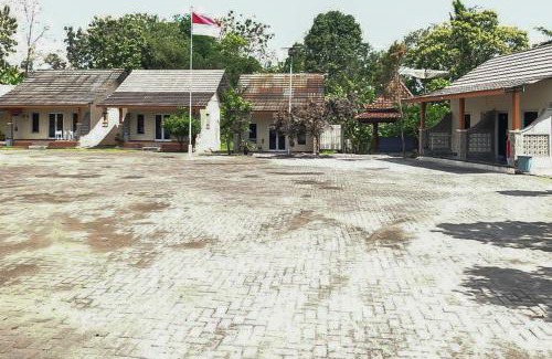 Mertoyudan Hotel | Homestay Syariah Banjar Makmur Taruna Nusantara RedPartner
