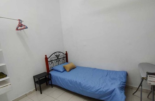 Petaling Jaya Apartment | Homestay Tasneem Muslim For 9 with WiFi