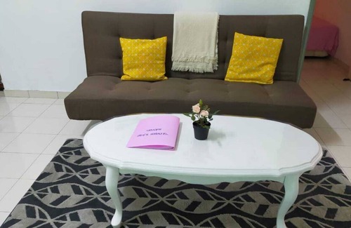 Petaling Jaya Apartment | Homestay Tasneem Muslim For 9 with WiFi