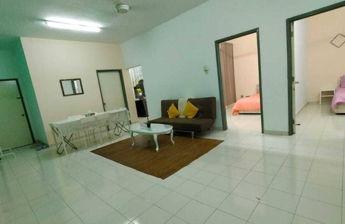 Petaling Jaya Apartment | Homestay Tasneem Muslim For 9 with WiFi