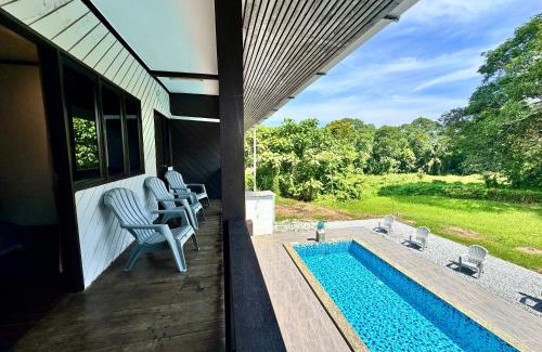 Si Rusa Villa | Homestay The Wooden Port Dickson