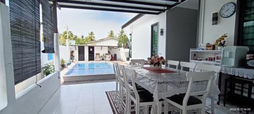 Kampung Wakaf Mesira House | Homestay Villa H with POOL