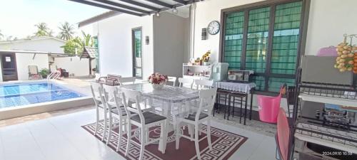 Kampung Wakaf Mesira House | Homestay Villa H with POOL