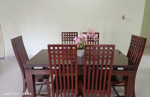 Kampung Ru Muda House | Homestay Yasmeen