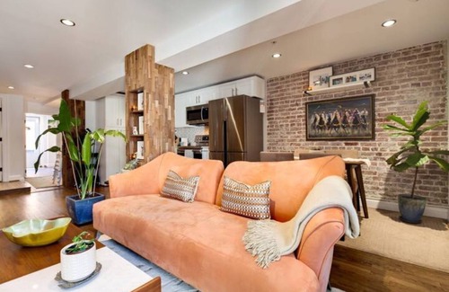 Cleveland Park Condo | Homestead in NW close to National Cathedral, American University, City Ridge