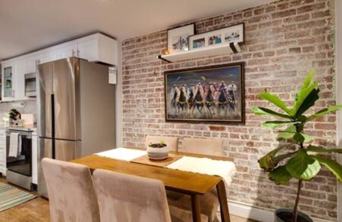 Cleveland Park Condo | Homestead in NW close to National Cathedral, American University, City Ridge
