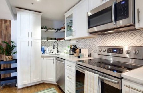 Cleveland Park Condo | Homestead in NW close to National Cathedral, American University, City Ridge